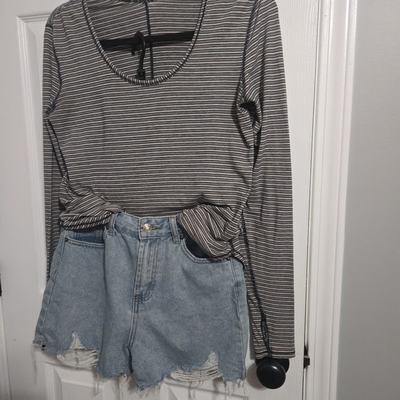 LULULEMON & WHITE FOX - Picture 2 of 4